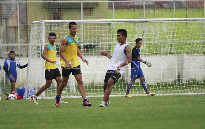 Dedik Setiawan menjadi tumpuan Arema FC bersama Cristian Gonzales - Image
