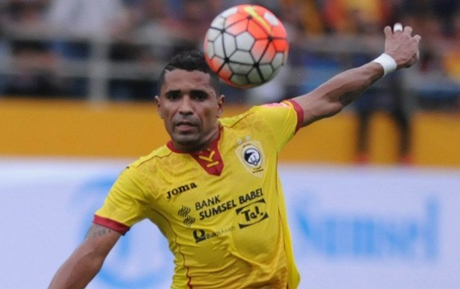 Alberto Goncalves mengalami cedera ankle usai laga melawan Barito Putera. - Image