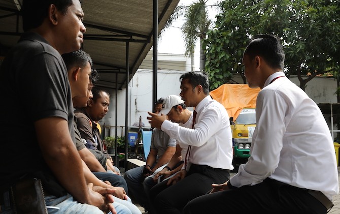 Kasatreskrim Polrestabes Surabaya AKBP Shinto Silitonga saat memberikan arahan kepada anak buahnya. - Image