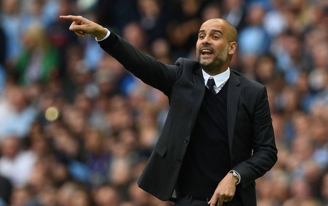 Pep Guardiola mengungkapkan bahwa tak bisa begitu saja melepas banyak pemain Man City - Image