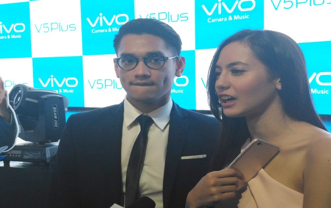 Afgan dan Pevita Pearce di Ritz Carlton, Jakarta Selatan, Jumat (10/2) - Image