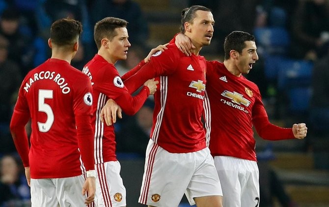 Zlatan Ibrahimovic dan Henrikh Mkhitaryan tampil luar biasa pada laga ini - Image