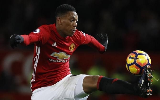 Anthony Martial sepertinya semakin tak nyaman dengan manajer Jose Mourinho - Image