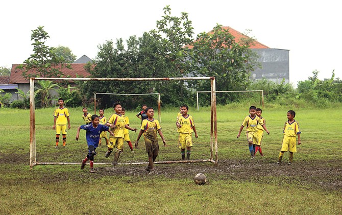 RUSAK: Kondisi Lapangan Klagen, Sukodono, Sidoarjo yang merana. - Image