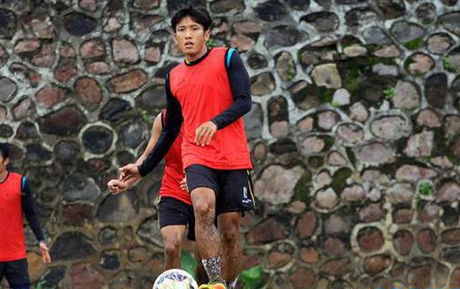 Ahmad Bustomi berharap rekan-rekannya mewaspadai Bhayangkara FC, Persija Jakarta, dan PS TNI - Image