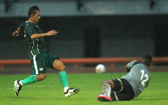 UJIAN FISIK: Rachmad Afandi dan para pemain seleksi Persebaya harus menjalani tes fisik. - Image