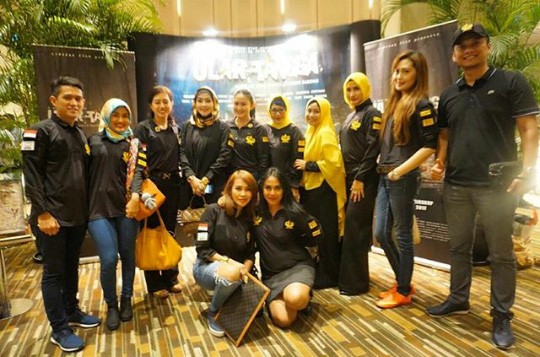 Ade Fitrie dan rombongan nonton bareng film Ular Tangga di XXI Epicentrum, Jakarta Selatan - Image