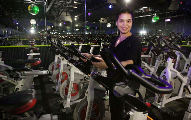 PIONER: Gita Sjahrir, pendiri Ride, menjadi trainer indoor cycling pertama di Indonesia dengan sertifikasi Schwinn. - Image