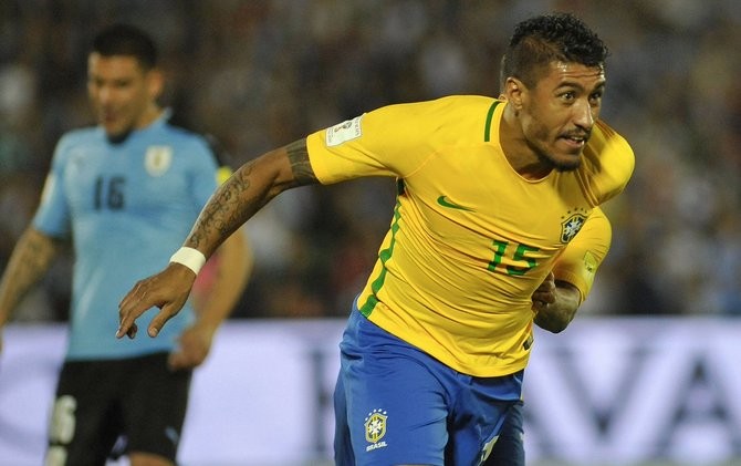 Paulinho memperlihatkan performa spesial bersama Timnas Brasil - Image