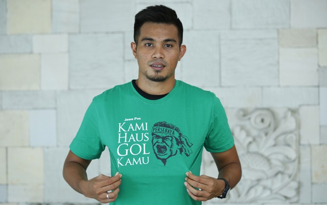 BENTENG: Rachmat Latief mengisi lini belakang Persebaya. - Image