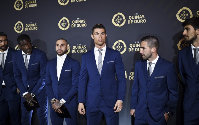 Cristiano Ronaldo dianugerahi gelar Pemain Terbaik Portugal 2016 - Image