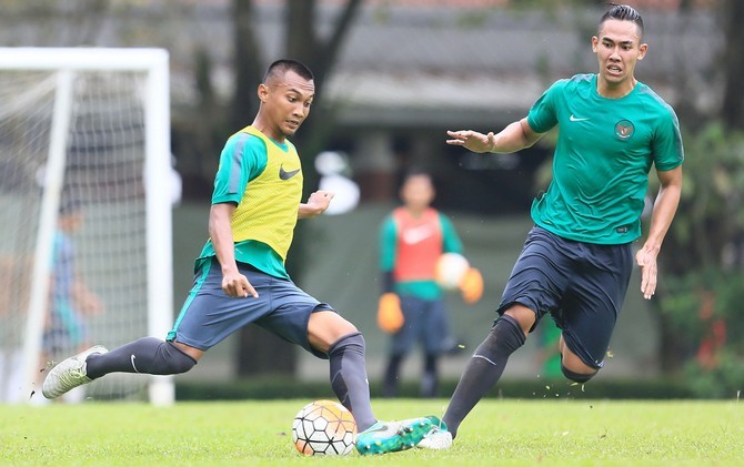 Hargianto (kiri) dipinjamkan semusim penuh ke Persija Jakarta. - Image