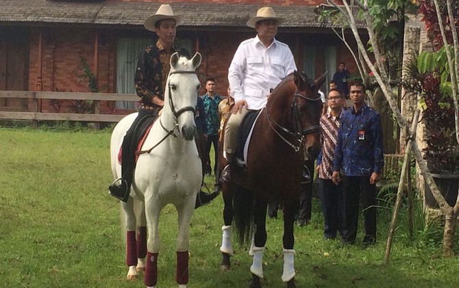 Prabowo dan Jokowi saat berkuda bersama - Image