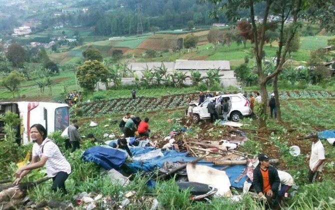 Kecelakaan maut di jalur Puncak, Desa Ciloto Kabupaten Cianjur. - Image
