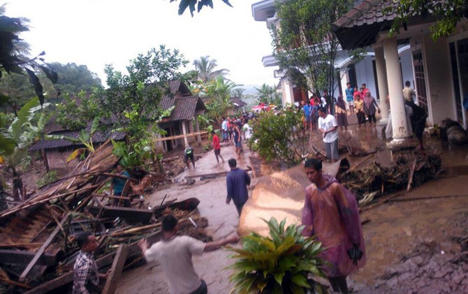 Banjir bandang melanda Kabupaten Magelang - Image