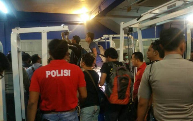 polisi menggelar rekonstruksi di Fitnes Atlantis Jaya, Kelapa Gading, Jakarta Utara. - Image