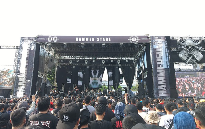 Burgerkill dihadapan ribuan penonton Hammersonic Festival 2017. - Image