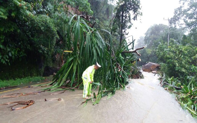 Banjir di Padang, Sumatera Barat. - Image