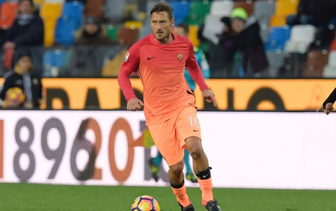 Francesco Totti resmi pensiun pada akhir musim ini - Image