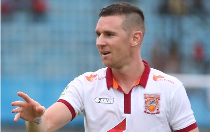 Shane Smeltz diharapkan lebih bersinar ketimbang Didier Zokora - Image