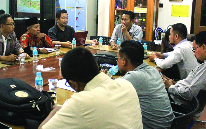 BAKAL MERIAH: Panitia LPCR PWM Jawa Timur Selasa (9/5) mengadakan rapat persiapan teknis. - Image