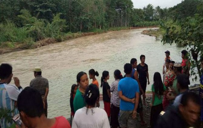 Suasana pencarian korban tenggelam di Luwu Timur - Image