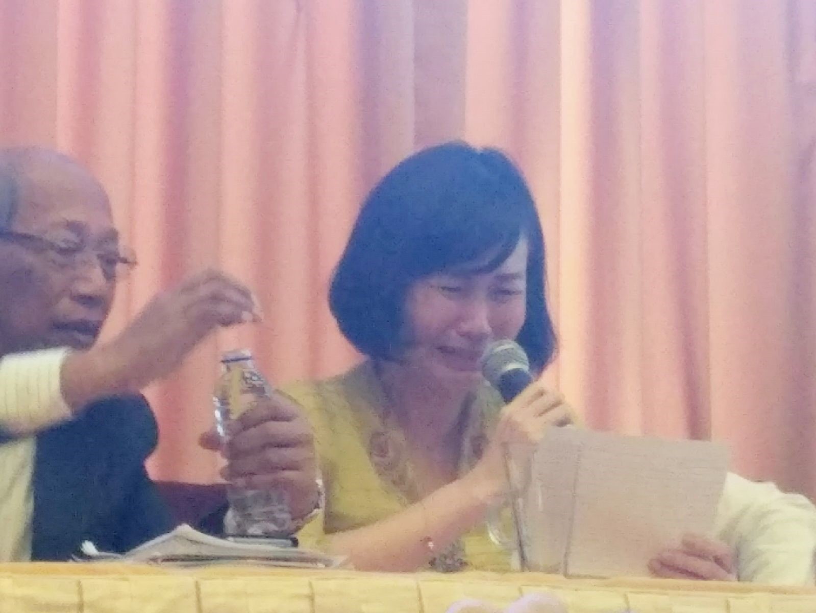 Veronica Tan saat membacakan surat Ahok - Image