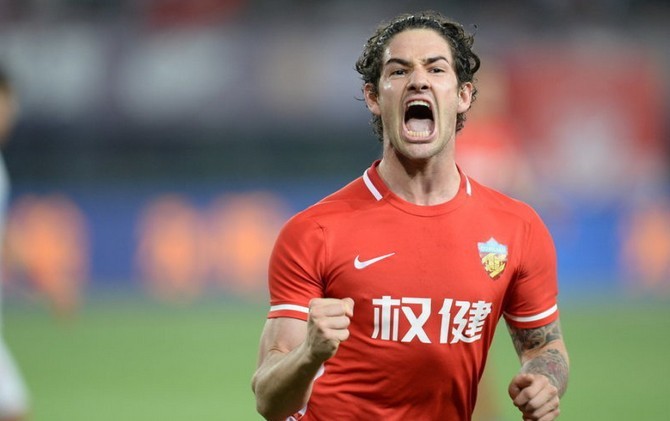 Alexandre Pato siap menyambut dengan tangan terbuka jika ada tawaran yang datang dari Inter Milan. - Image