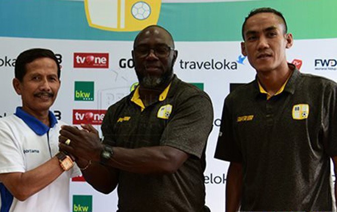 Amrizal (kanan) targetkan kemenangan saat Barito jamu Persib - Image