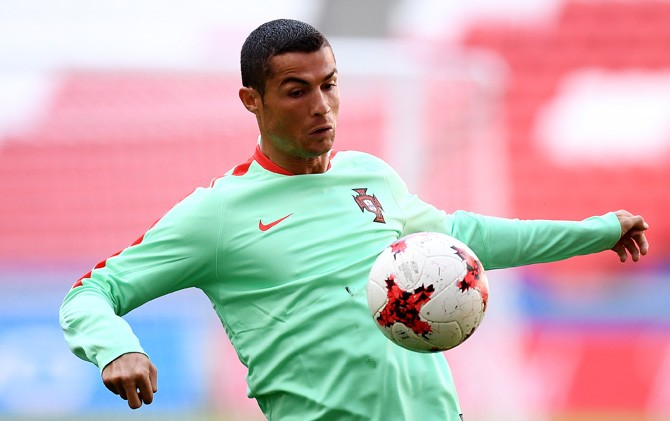 Fokus Ronaldo diyakini tak akan terganggu terkait keinginannya untuk hengkang dari Real Madrid - Image