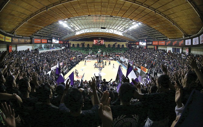 HEBOH: Suasana opening Honda DBL 2017 di DBL Arena, Surabaya, Jumat (21/7). - Image