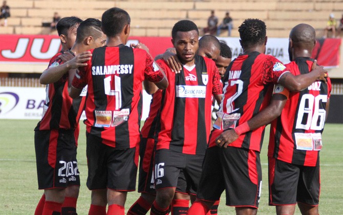 Persipura berhasil menodai keangkeran Kanjuruhan - Image