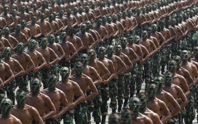 Prajurit TNI saat menggelar latihan - Image