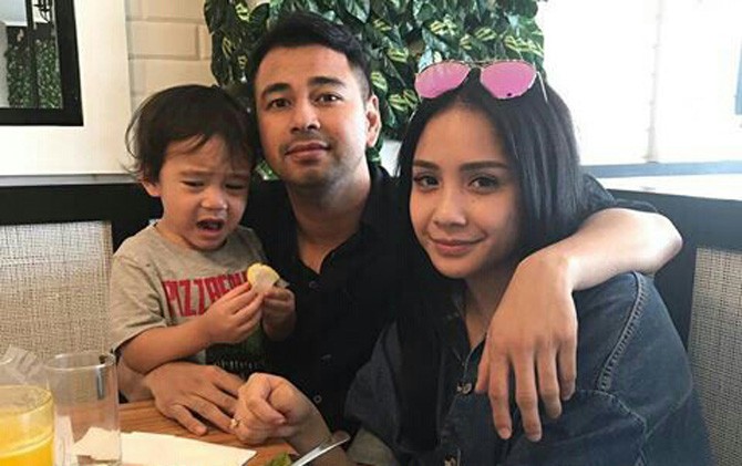 Raffi Ahmad, Nagita Slavina, dan Rafathar - Image