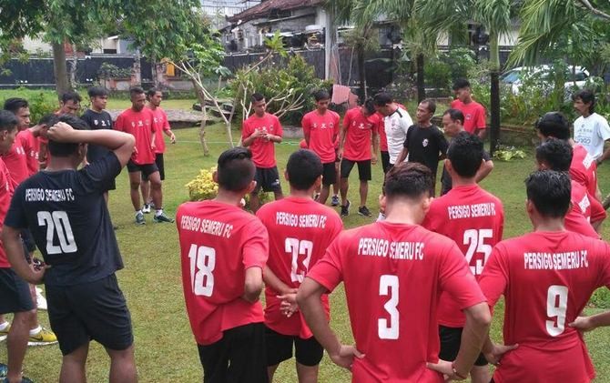 Pelatih Semeru FC, Putut Widjanarko menegaskan, kedatangan skuadnya ke Bali bukan untuk pelesir. - Image