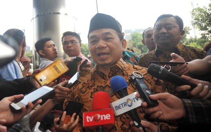 Jazuli Juwaini saat tiba di gedung KPK untuk menjalani pemeriksaan, Jakarta, Jumat (7/7). - Image