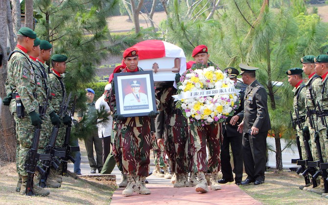 Upacar pemakaman Basofi Sudirman di Sandiego Hils - Image