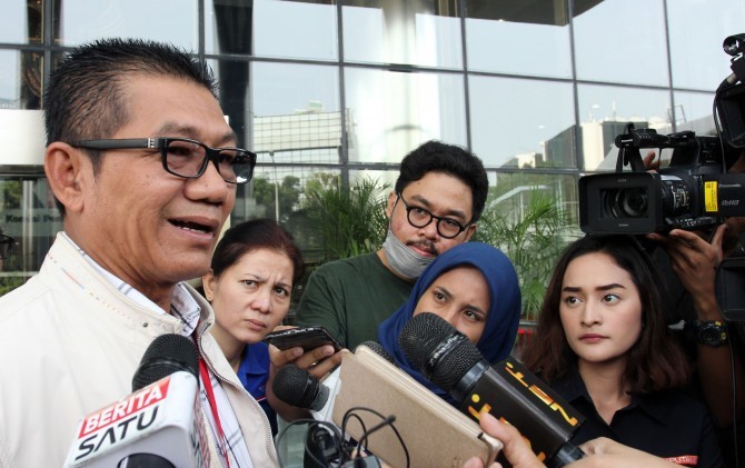 Agun Gunandjar saat diperiksa KPK pada Juli lalu. Saat itu, dia dimintai keterangan untuk Andi Narogong - Image