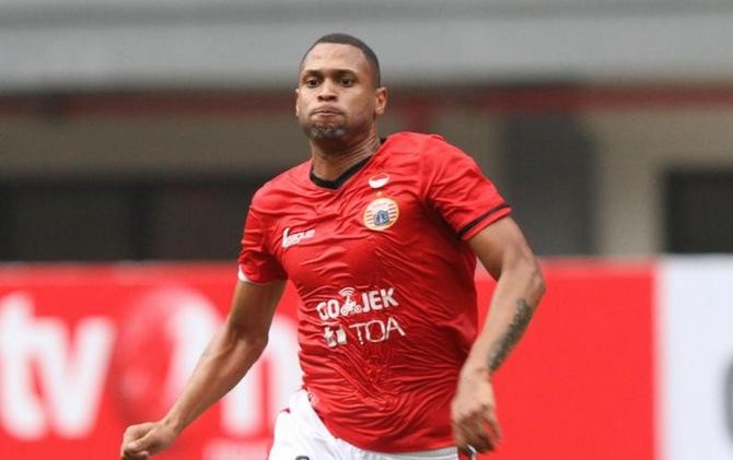 Luiz dapatkan kartu banyak di Persija. - Image
