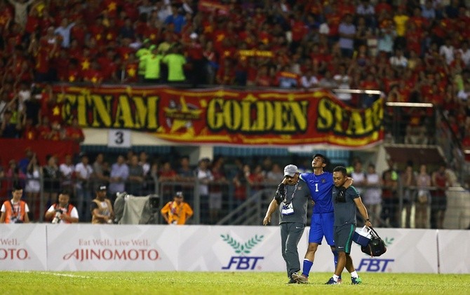 Satria Tama sempat cedera dan menangis ketika gagal lanjutkan laga lawan Vietnam. - Image