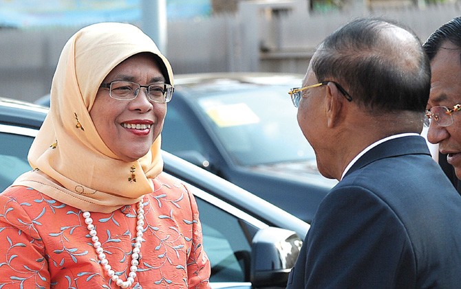 TAK ADA LAWAN: Halimah Yacob tinggal selangkah lagi mnejadi presiden Singapura. - Image