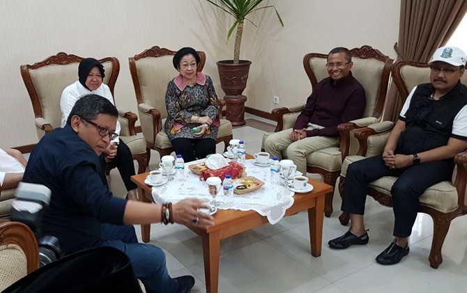 Pertemuan Dahlan Iskan dengan Ketua Umum PDIP Megawati Soekarnoputri - Image