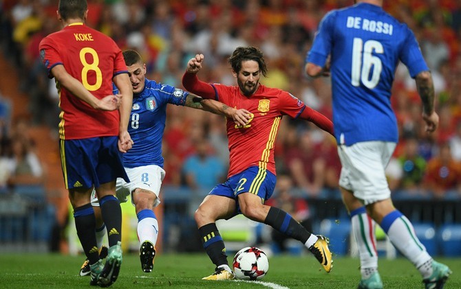 Isco yang berperan sebagai false 9 mampu menyumbang dua gol kemenangan Spanyol atas Italia. - Image