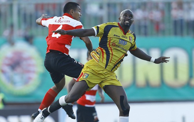 Duel Asep Berlian dan Momo Sissoko kembali tersaji, kali ini di Aji Imbut - Image