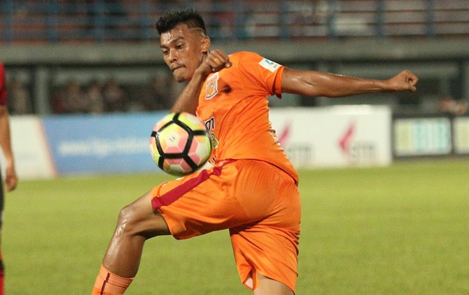 Lerby Eliandry menjadi tumpuan Borneo FC untuk menodai gawang Bhayangkara FC di Patriot - Image