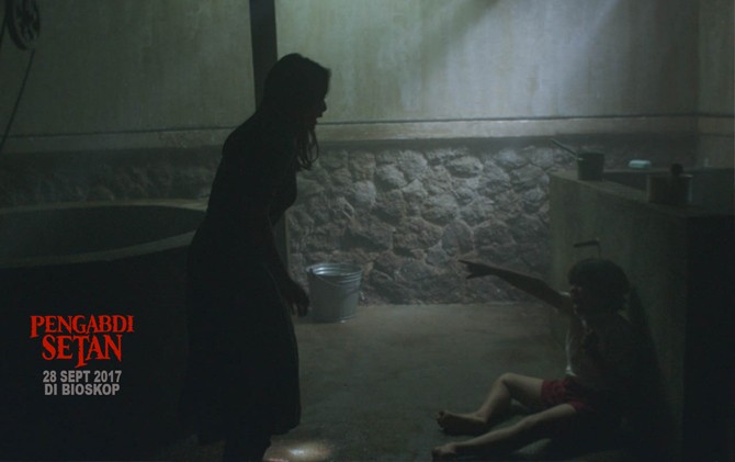 Salah satu scene dalam remake film Pengabdi Setan yang akan tayang 28 September - Image