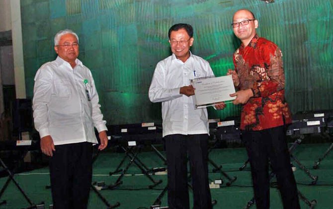 Penyerahan sumbanhan alat musik dari Yamaha Musik Indonesia di kantor Kemdikbud, Senayan, Jakarta pada Kamis (14/9). - Image