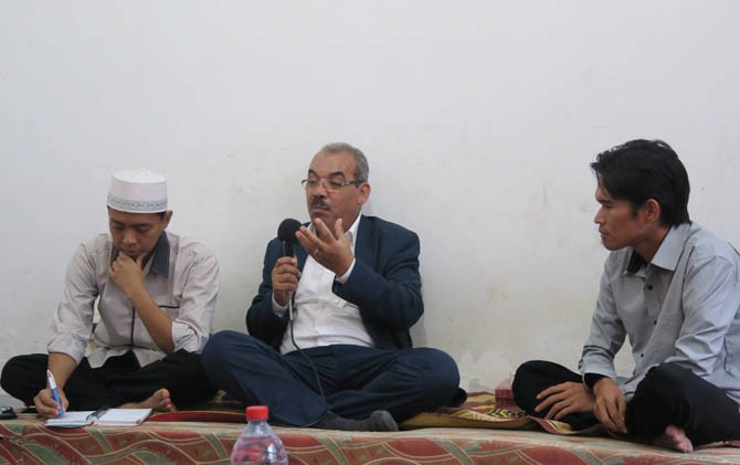 INTENS: Dr Ramadhan Barhoumy (tengah) saat diskusi mengenai Ibnu Khaldun. - Image