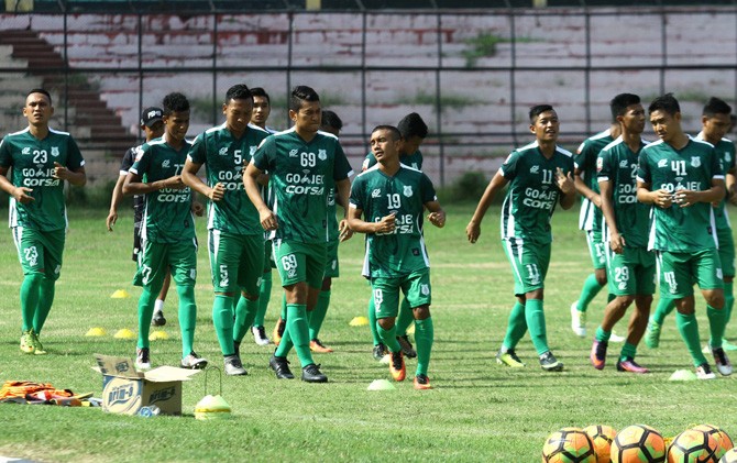 Para pemain PSMS tengah berlatih. Kabar gembira karena Dimas Drajad sudah pulih - Image