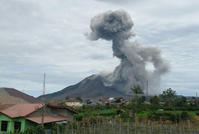 Gunung Sinabung - Image